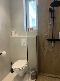 Mirror Hill Lodge - 1