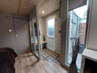 1 Bed Cosy Open Plan Apartment - 0
