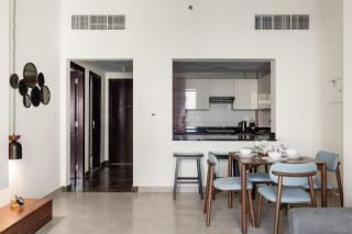 Stylish 1-Bedroom with Balcony & Amenities in Marina - 4