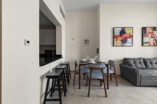 Stylish 1-Bedroom with Balcony & Amenities in Marina - 3