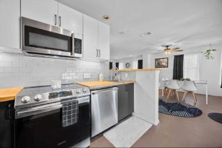 Stunning Lake Travis Retreat in Austin - 5