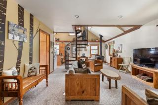 Shady Pines @ Crystal Mountain Resort - 8