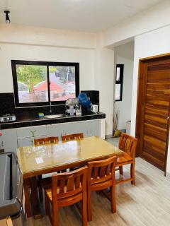 Cozy 2BR Apartment with Balcony and Mountain View - Logan's Transient Apartment 1 - 2
