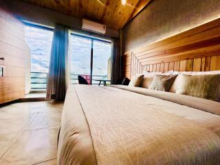 Blisbook Resort & Hotel - On Edge Rooftop Restro! Terrace! Mountain View! - 4