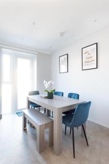 Contractor Ready 4BR Home 2 mins to Town CM7 - 8