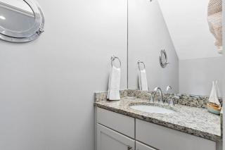 Off The Hook in Blue Mountian Beach - 3