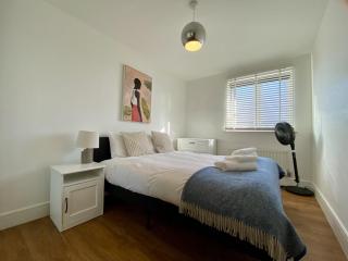 Maidenehad Spacious Spectacular and Modern 3 Bedroom 2 Bathroom Penthouse 14 - 3