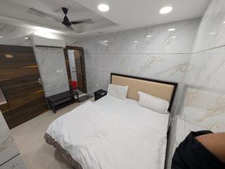 Happy In- Laxmi Nagar - 8