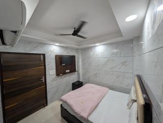 Happy In- Laxmi Nagar - 4