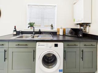 2 Bed Home Port Talbot - Perfect For Contractors & Families - 7