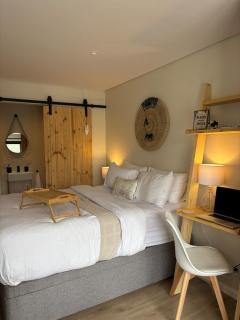 Modern Coastal Studio near Glencairn Beach - 9