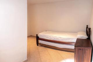 Luminoso PH con 2 dormitorios, patio - 1