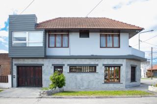 Luminoso PH con 2 dormitorios, patio - 0