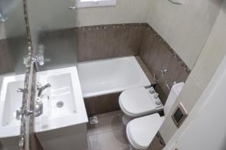 Luminoso PH con 2 dormitorios, patio - 4