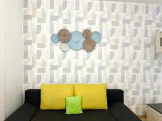 Prime Stay - Modern 2 Bedroom Family Apartment with Balcony - 2