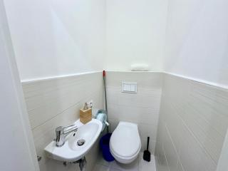 Prime Stay - Modern 2 Bedroom Family Apartment with Balcony - 1