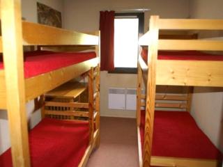 2 pièces au pied des pistes, balcon, parking gratuit, proche commerces et ESF - FR-1-557-24 - 1