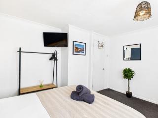 4 Bed House Port Talbot - Perfect For Contractors - 9