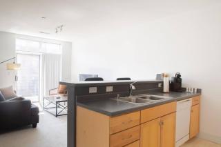 Spacious Third Ward Apt Near Summerfest with Balcony - 4