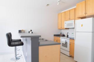 Spacious Third Ward Apt Near Summerfest with Balcony - 2