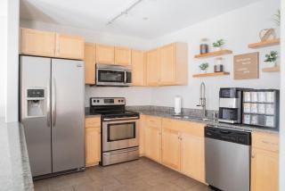 Spacious Third Ward Apt Near Summerfest with Balcony - Sleeps 4 - 1