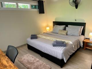 Lanta Sunshine Residence Apt 1 One Bed Apartment with AC and Work Space - 9