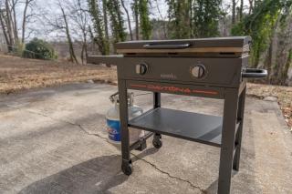 No Stairs Retreat Near Trails & Downtown Quiet - 1