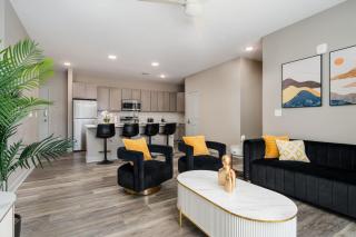 Cozy Lux Haven Whitestown - 4