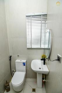 Luxury 1BR Apartment with Pool 12min from Airport - 3