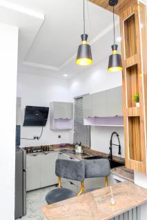 Luxury 1BR Apartment with Pool 12min from Airport - 1