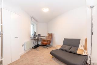 Spacious Shared Apartment by the Thames - 4