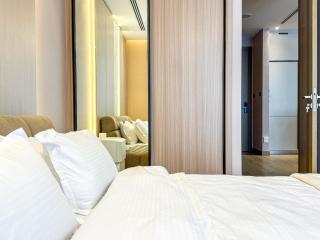 1BDR with Gym, Sauna, Pool - Opposite Circle Mall - 2