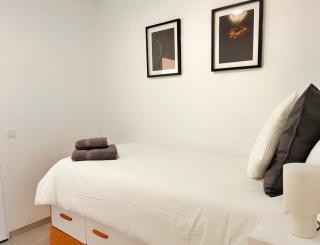 Salt & Serenade Modern Ocean View Apartment with Pool in Bajamar - 4