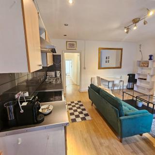 Modern Apartment 5 min to Stations - 7