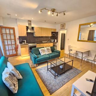 Modern Apartment 5 min to Stations - 9