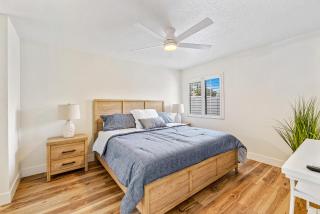 Renovated Venetian Villas Corner Retreat with Pool, Patio, Close to Beach and Town - 9