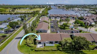 Renovated Venetian Villas Corner Retreat with Pool, Patio, Close to Beach and Town - 7