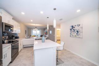 3121-304FR STOREY LAKE, CONDO 2/2 LAKE VIEW - 4