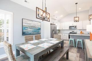 New Listing Updated Beach Cottage&Community Perks - 2