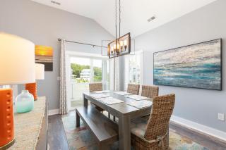 New Listing Updated Beach Cottage&Community Perks - 1