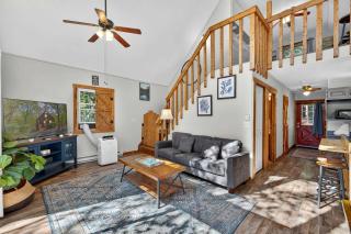Quiet Loft Chalet near Bryce w Hot Tub & Fire Pit - Basye - 3
