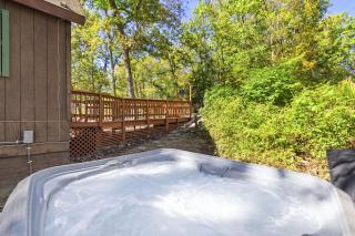 Quiet Loft Chalet near Bryce w Hot Tub & Fire Pit - 9