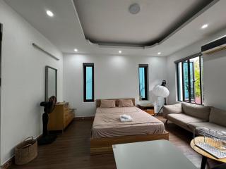 Spacious room in villa, steps to West Lake - 7