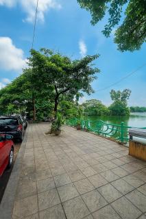 Spacious room in villa, steps to West Lake - 4