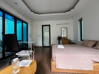 Spacious room in villa, steps to West Lake - 1
