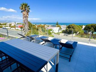 Peach On Beach Boutique Apartments - 6