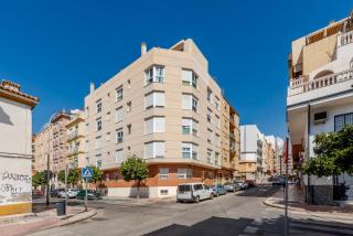 WintowinRentals Modern Apartment with Private Indoor Patio in Málaga - 7