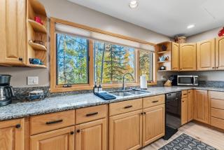 5 BDR Spacious Retreat Peaceful and Serene Views - 3