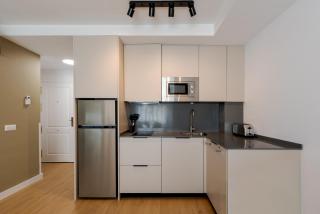 WintowinRentals Modern Apartment with Private Indoor Patio in Málaga - 9