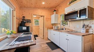 Mountain Haven: Cozy Tiny Home on 16 Acres - 3